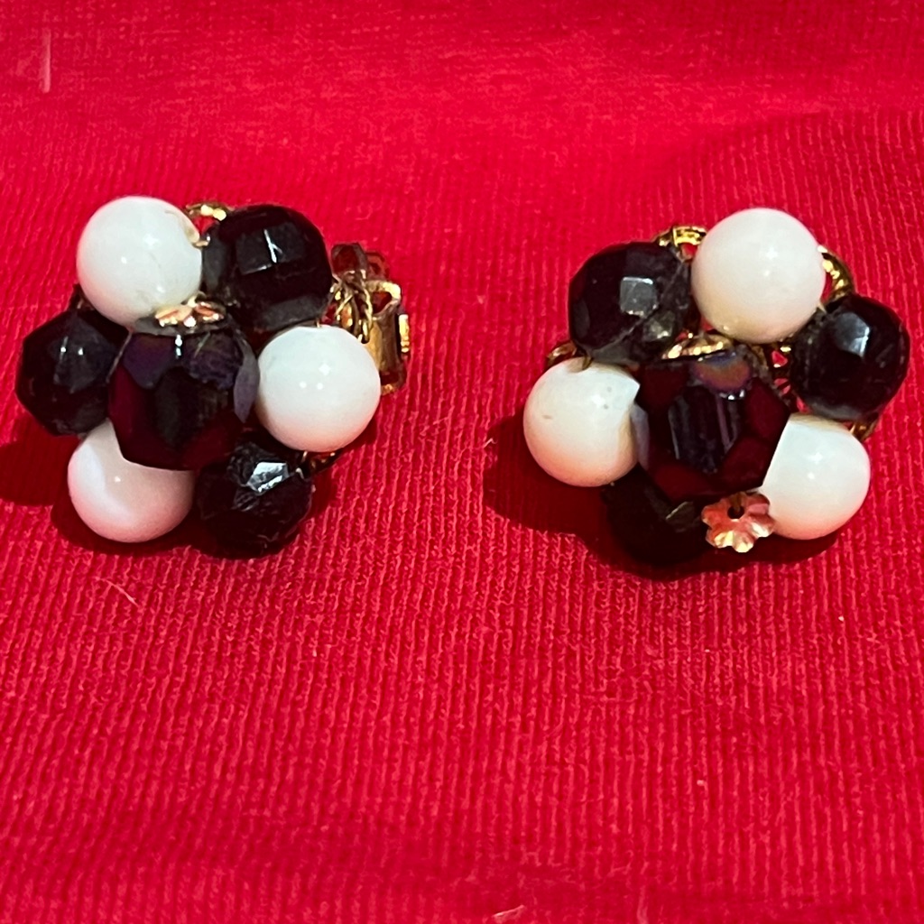 Elegant Black And White Cluster Earrings Clip 3a